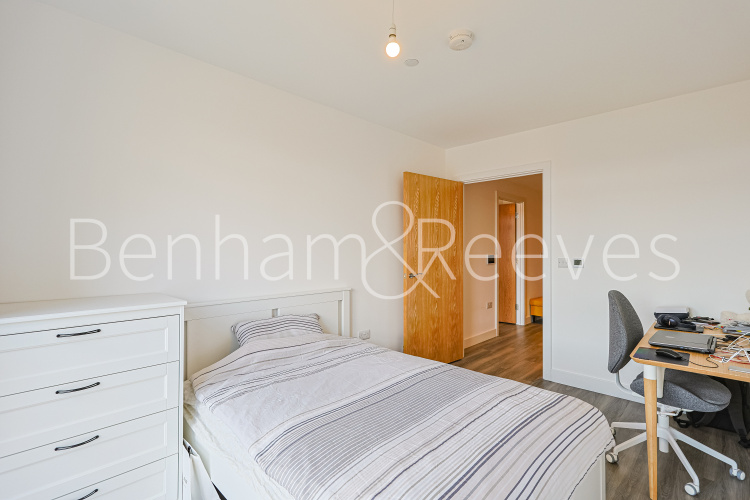2  bedrooms flat to rent in Colindale Gardens, Beaufort Park, NW9-image 9