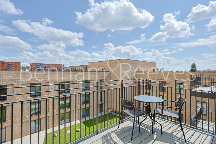 2  bedrooms flat to rent in Colindale Gardens, Beaufort Park, NW9-image 11