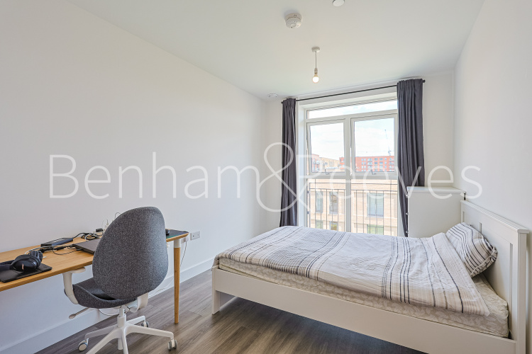2  bedrooms flat to rent in Colindale Gardens, Beaufort Park, NW9-image 14