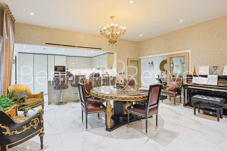3  bedrooms flat to rent in Beaufort Square, Beaufort Park, NW9-image 2