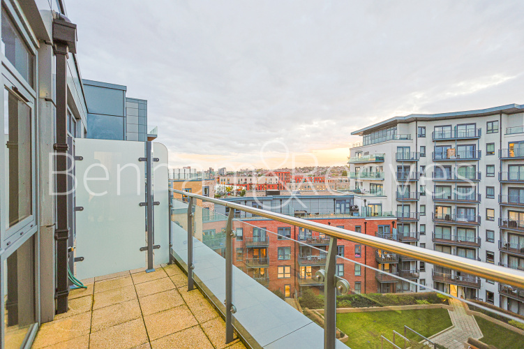 3  bedrooms flat to rent in Beaufort Square, Beaufort Park, NW9-image 8