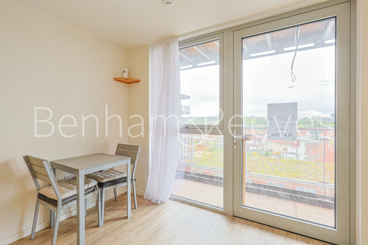 1  bedroom flat to rent in Mar House,The Hyde, NW9-image 3