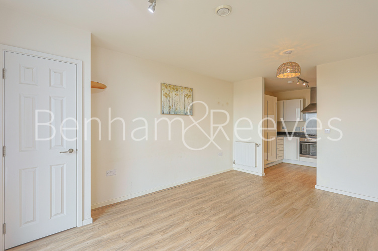1  bedroom flat to rent in Mar House,The Hyde, NW9-image 4