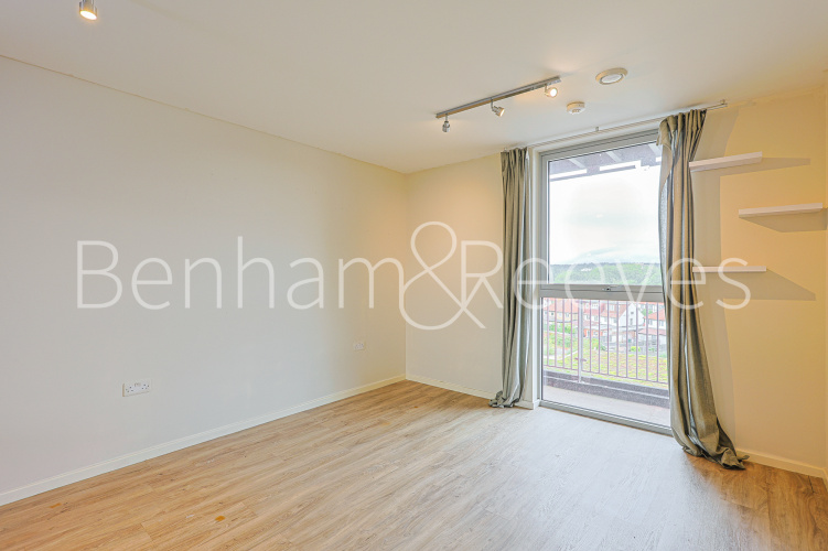 1  bedroom flat to rent in Mar House,The Hyde, NW9-image 5