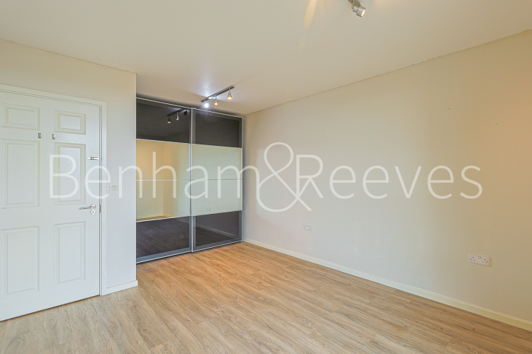 1  bedroom flat to rent in Mar House,The Hyde, NW9-image 7