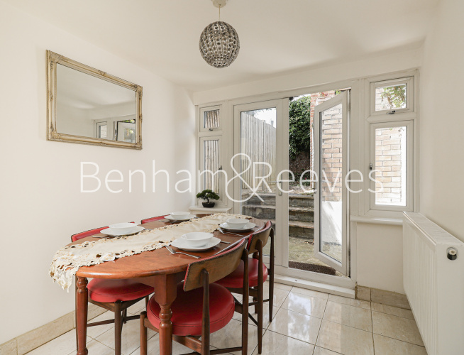 3  bedrooms flat to rent in The Burroughs, Colindal, NW4-image 9