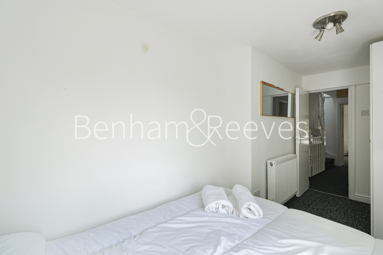 3  bedrooms flat to rent in The Burroughs, Colindal, NW4-image 10