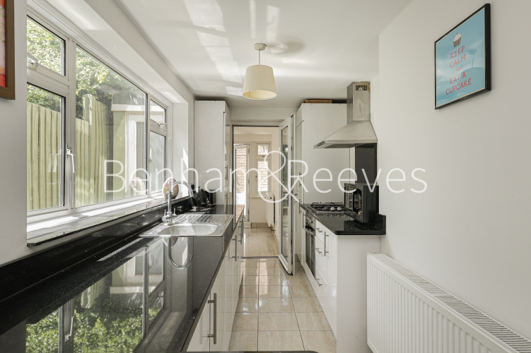 3  bedrooms flat to rent in The Burroughs, Colindal, NW4-image 15