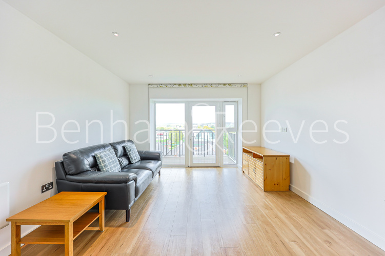 2  bedrooms flat to rent in Fairbank House, Beaufort Square, NW9-image 1