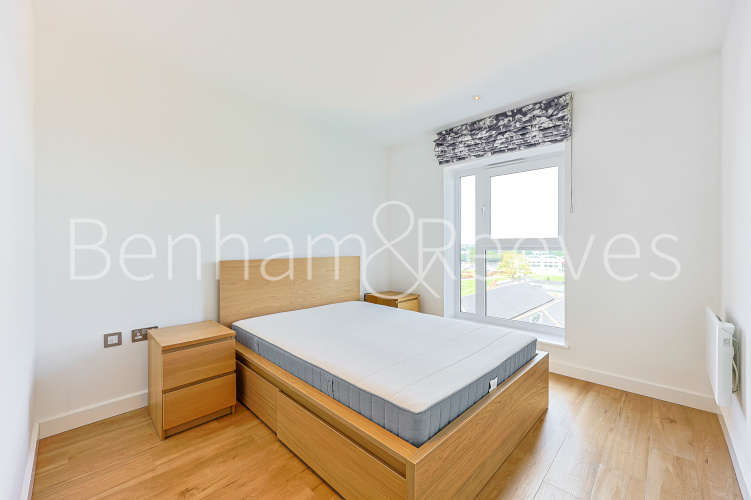 2  bedrooms flat to rent in Fairbank House, Beaufort Square, NW9-image 4