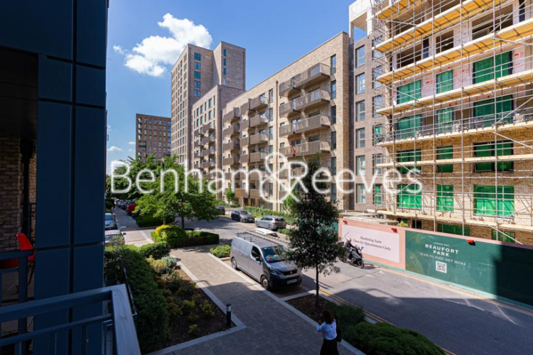 Studio flat to rent in East Drive, Beaufort Park, NW9-image 7