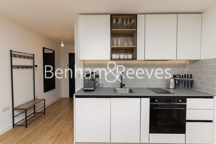 Studio flat to rent in East Drive, Beaufort Park, NW9-image 9