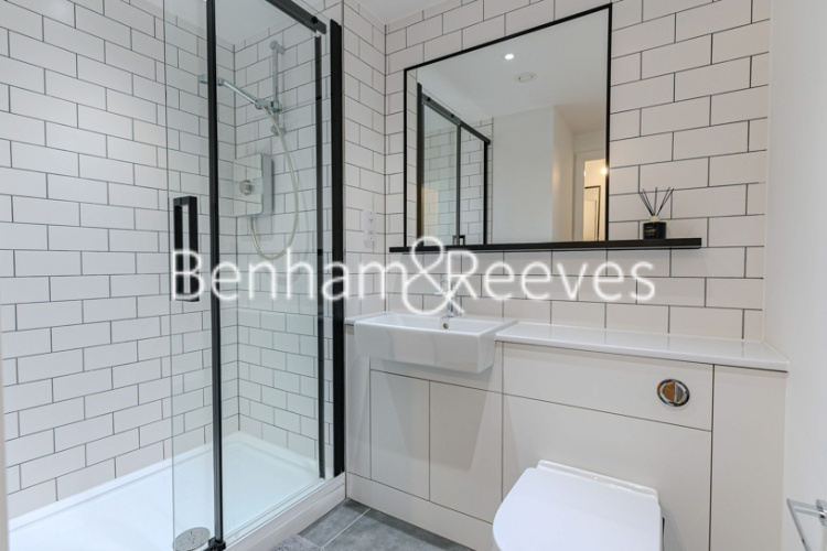 Studio flat to rent in East Drive, Beaufort Park, NW9-image 13