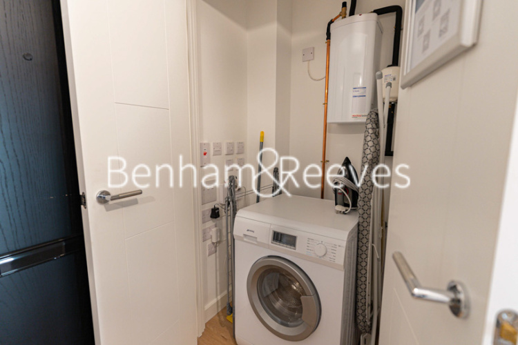 Studio flat to rent in East Drive, Beaufort Park, NW9-image 14