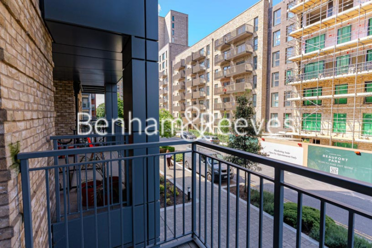 Studio flat to rent in East Drive, Beaufort Park, NW9-image 15