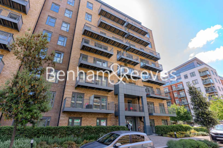 Studio flat to rent in East Drive, Beaufort Park, NW9-image 16