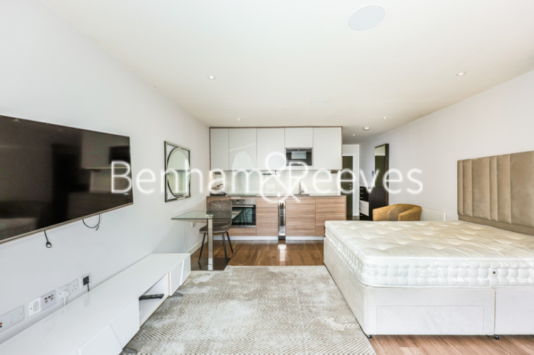 Studio flat to rent in Aerodrome Road, East Drive, NW9-image 1