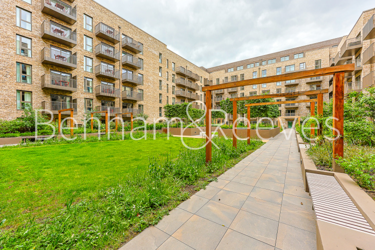3 bedrooms  for sale in Duxford Tower, East Drive, NW9 view 21