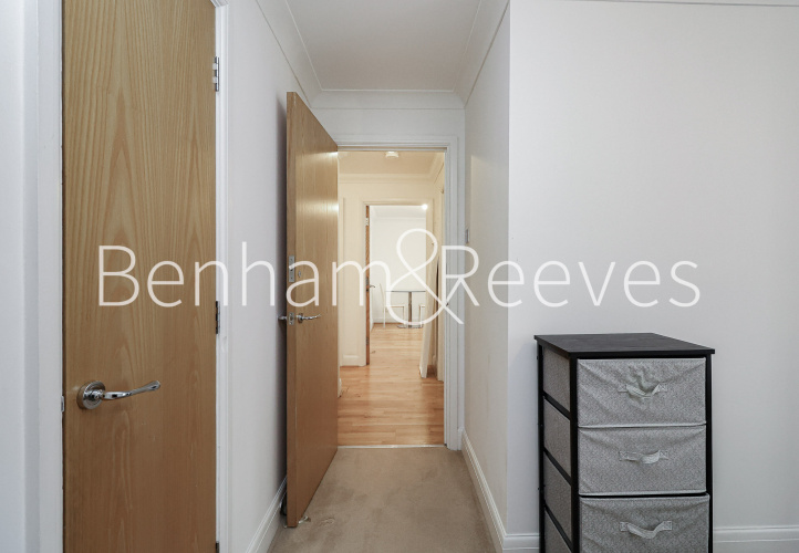 2  bedrooms flat to rent in Pilgrims Court, Carthusian Street, EC1M-image 10