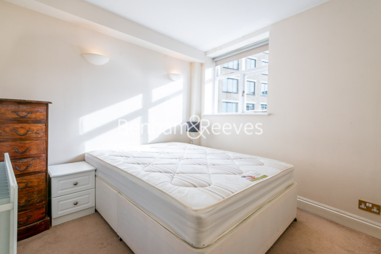 1  bedroom flat to rent in West Smithfield, Farringdon, EC1-image 4