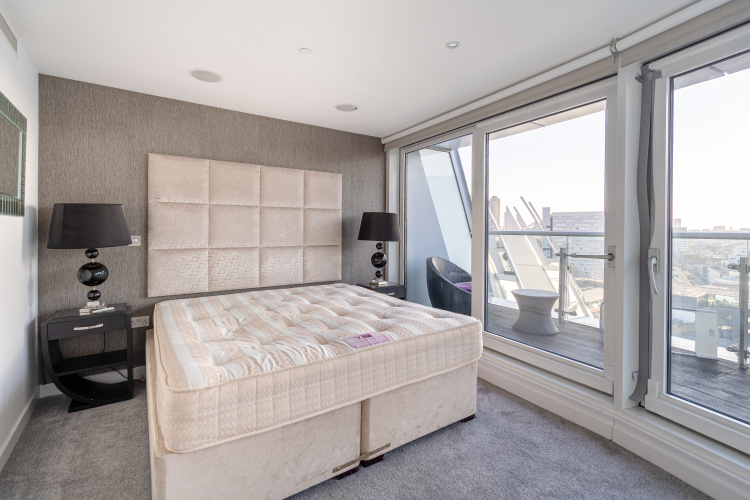 2 bedrooms flat to rent in City Road, Old Street, EC1Y-image 3