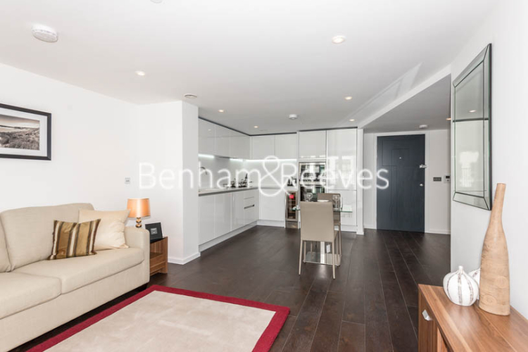 Studio flat to rent in City Road, Old Street, EC1V-image 1