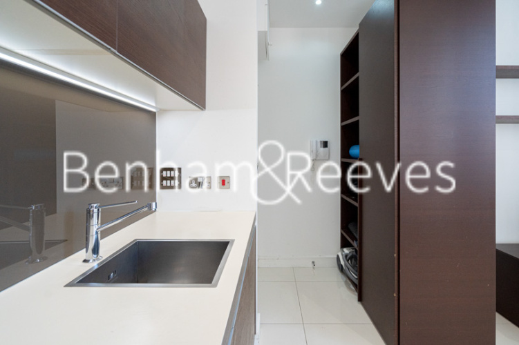 Studio flat to rent in Albany House, Judd Street, WC1H-image 2