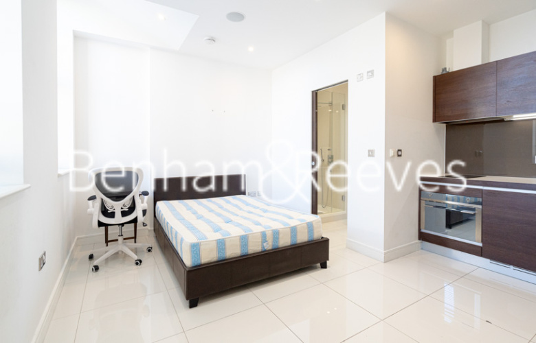 Studio flat to rent in Albany House, Judd Street, WC1H-image 3