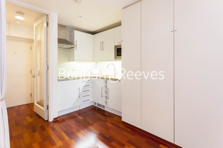 Studio flat to rent in Aria House, Craven Street, WC2N-image 2