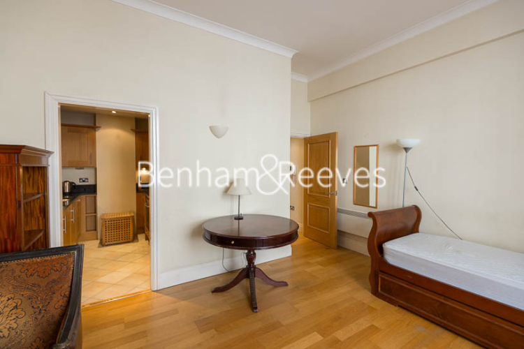 Studio flat to rent in Temple House, Temple Avenue, EC4Y-image 5