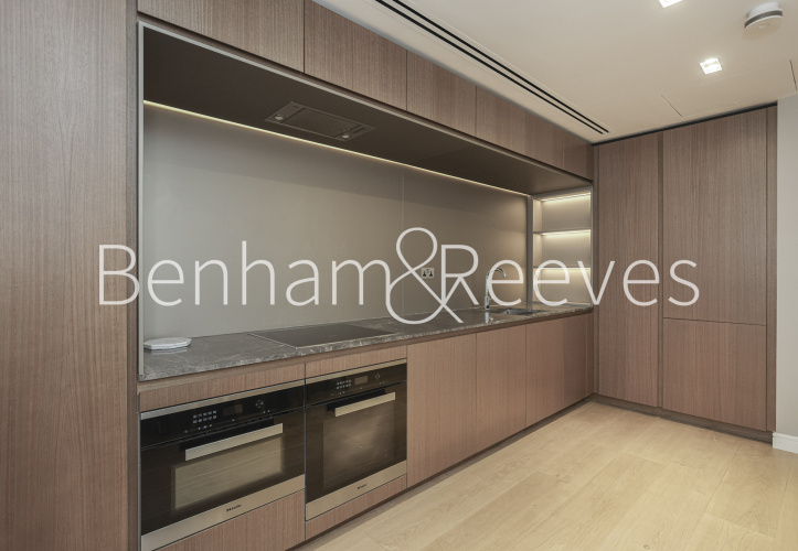 1  bedroom flat to rent in Lincoln Square, Portugal Street, WC2A-image 2