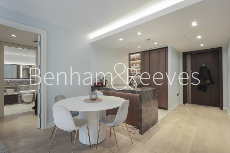1  bedroom flat to rent in Lincoln Square, 18 Portugal Street, WC2A-image 2