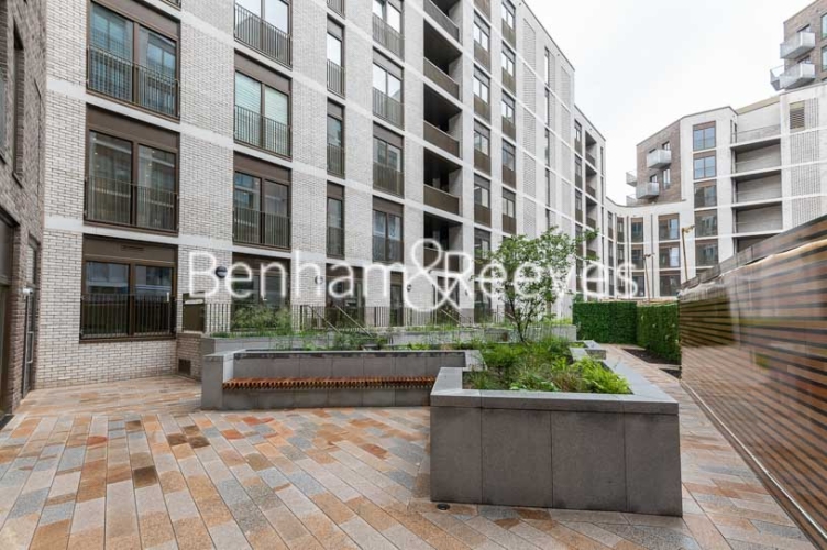 Studio flat to rent in Mount Pleasant, Principal Tower, WC1X-image 5