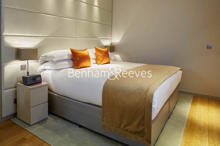 1 bedroom flat to rent in Cheval Three Quays, City, EC3R-image 4