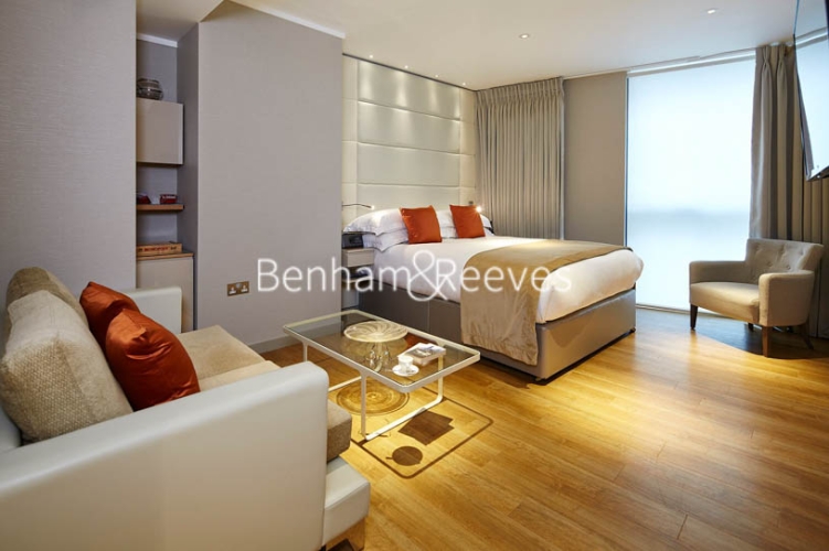 Studio flat to rent in Cheval Three Quays, City, EC3R-image 1