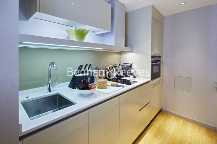 Studio flat to rent in Cheval Three Quays, City, EC3R-image 2