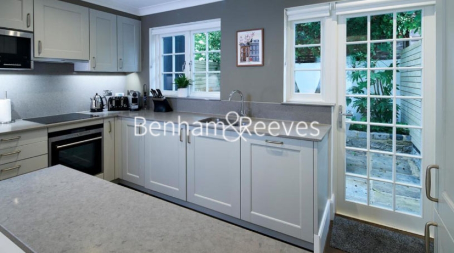 3  bedrooms flat to rent in Cheval Place, Knightsbridge, SW7-image 2
