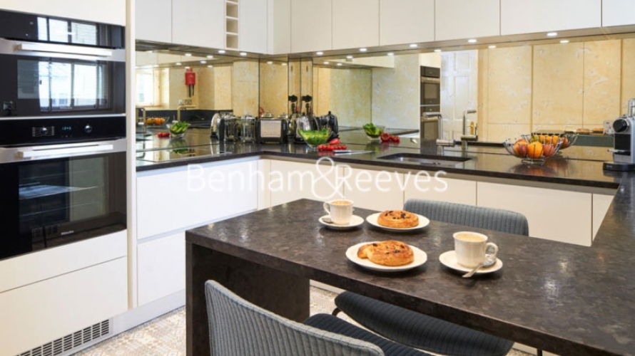 3 bedrooms flat to rent in Hyde Park Gate, Kensington, SW7-image 2