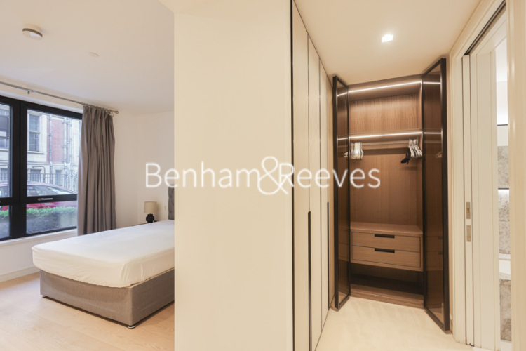 2  bedrooms flat to rent in Lincoln Square, 18 Portugal Street, WC2A-image 15