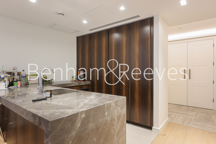 2  bedrooms flat to rent in Lincoln Square, Portugal Street, WC2A-image 2