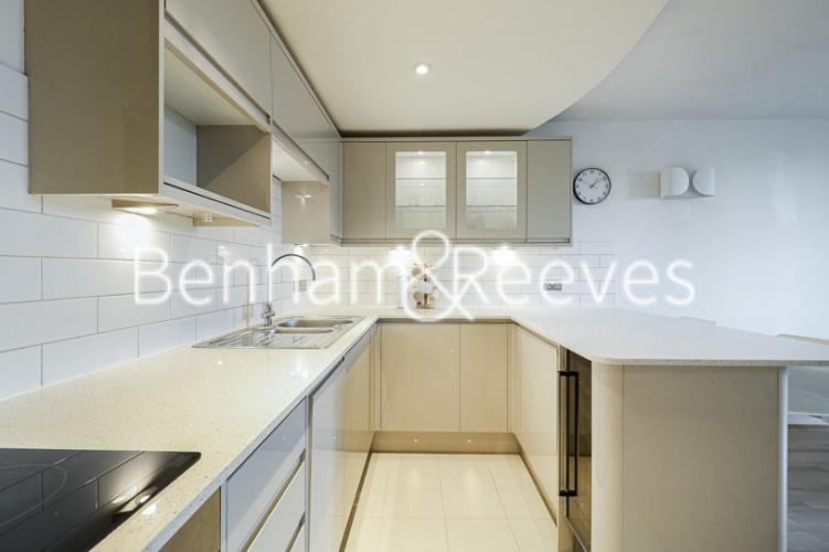 2  bedrooms flat to rent in Westminster Bridge Road, City, SE1-image 2