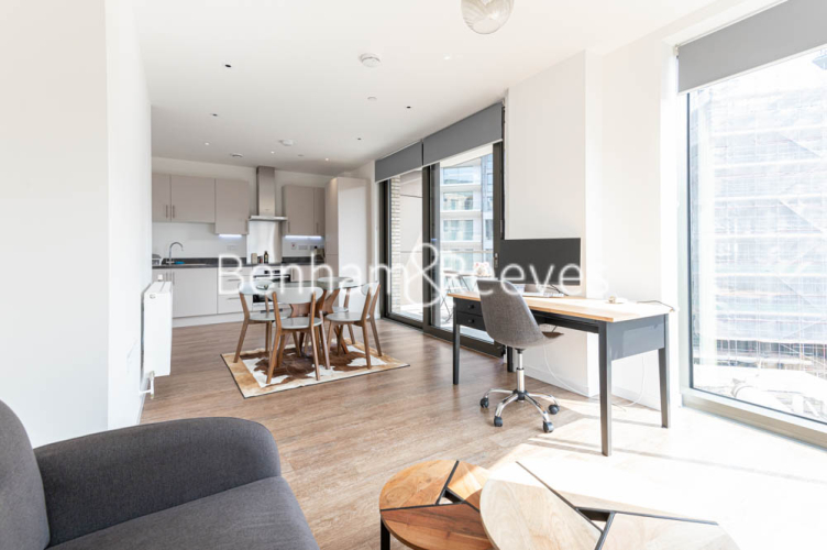 1  bedroom flat to rent in Macclesfield Road, Islington, EC1V-image 1