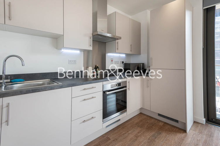 1  bedroom flat to rent in Macclesfield Road, Islington, EC1V-image 2