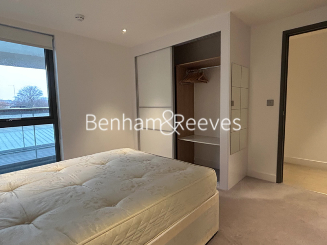 1 bedroom flat to rent in Canalside Square, Islington, N1-image 8