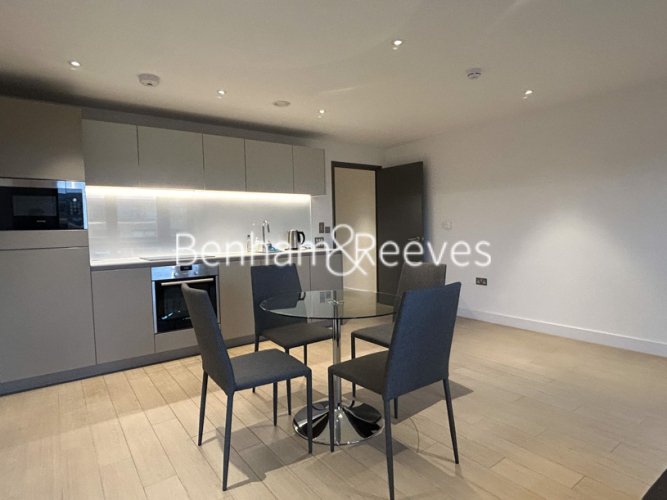 1 bedroom flat to rent in Canalside Square, Islington, N1-image 12
