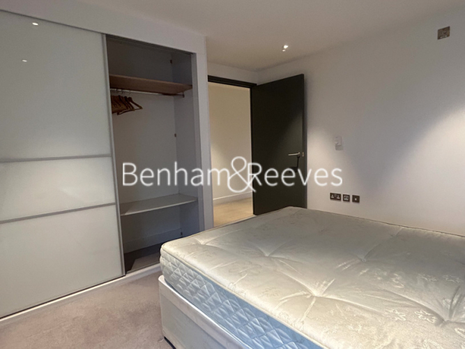 1 bedroom flat to rent in Canalside Square, Islington, N1-image 13