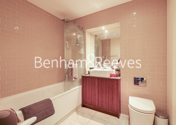 3  bedrooms flat to rent in Talisman Tower, Lincoln Plaza, E14-image 5