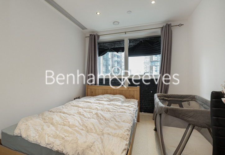 3  bedrooms flat to rent in Talisman Tower, Lincoln Plaza, E14-image 9