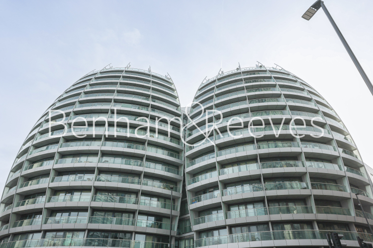 2 bedrooms flat to rent in Bezier Apartments, City Road,EC1Y-image 7
