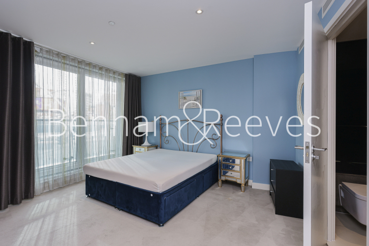 2 bedrooms flat to rent in Bezier Apartments, City Road,EC1Y-image 17